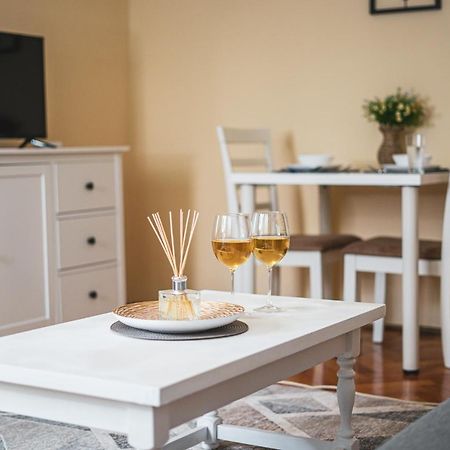 Central And Modern Apartment With Free Parking تيميشورا المظهر الخارجي الصورة