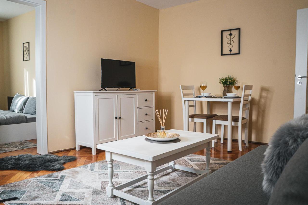 Central And Modern Apartment With Free Parking تيميشورا المظهر الخارجي الصورة