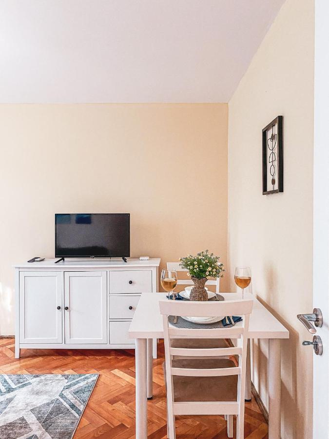 Central And Modern Apartment With Free Parking تيميشورا المظهر الخارجي الصورة